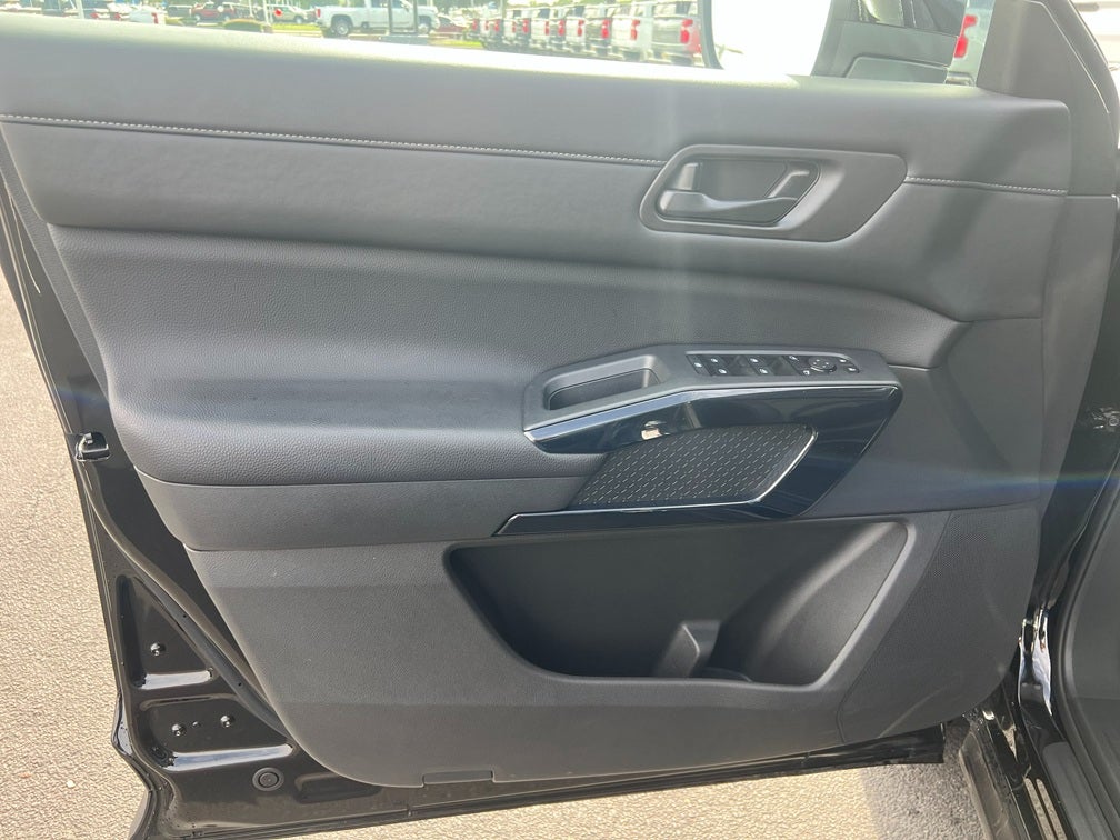 2024 Nissan Pathfinder SV FWD