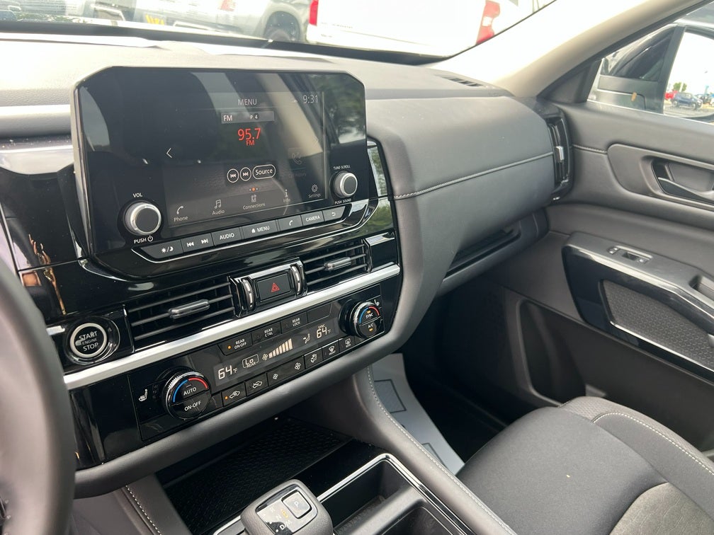 2024 Nissan Pathfinder SV FWD